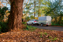 Laden Sie das Bild in den Galerie-Viewer, Führerschein B Anhänger GARDEN TRAILER 230 KIPP mit Stützrad, zusätzlichen Bordwänden, Hochplane und Hochspriegel H800-Neu