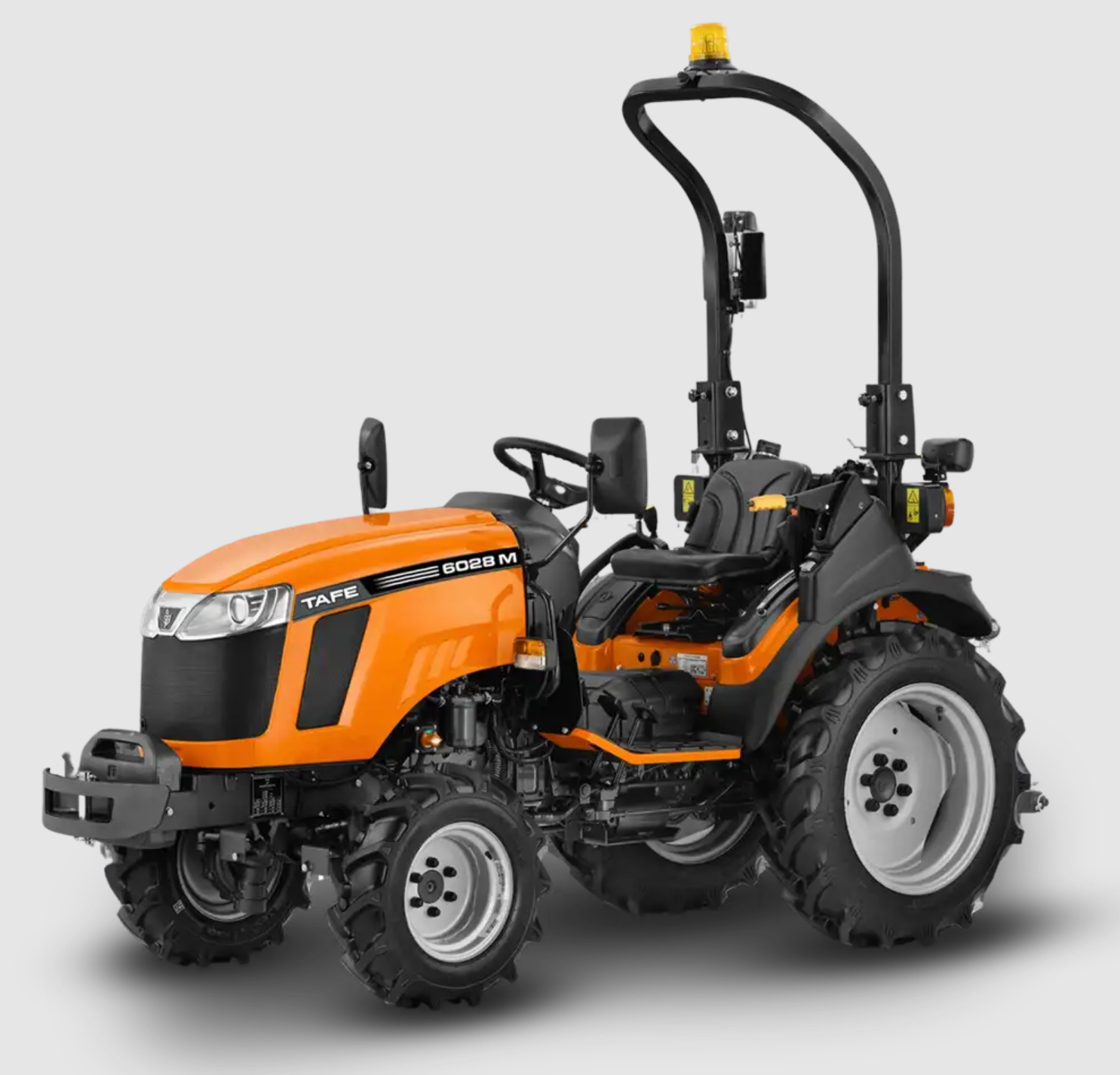 Tafe_6028M_20250324_276d931b-af99-40cd-bf70-3406803630e9-2.png TAFE 6028M Kleintraktor 24,5 PS Diesel mit Allrad – Kompakttraktor mit Mitsubishi Motor & 9/3 Getriebe – Bild 1